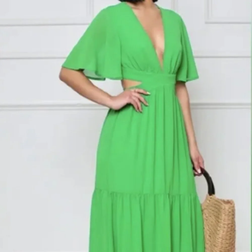 Elegant Green V-Neck Dress - Picture 4 of 4